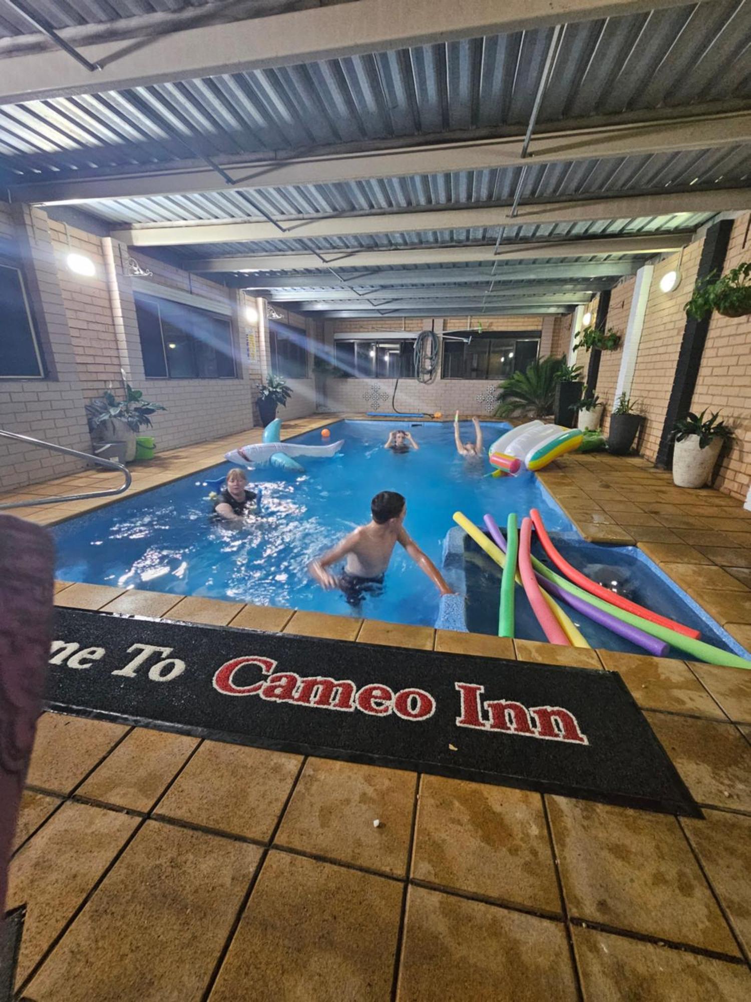 Cameo Inn Motel West Wyalong Bagian luar foto