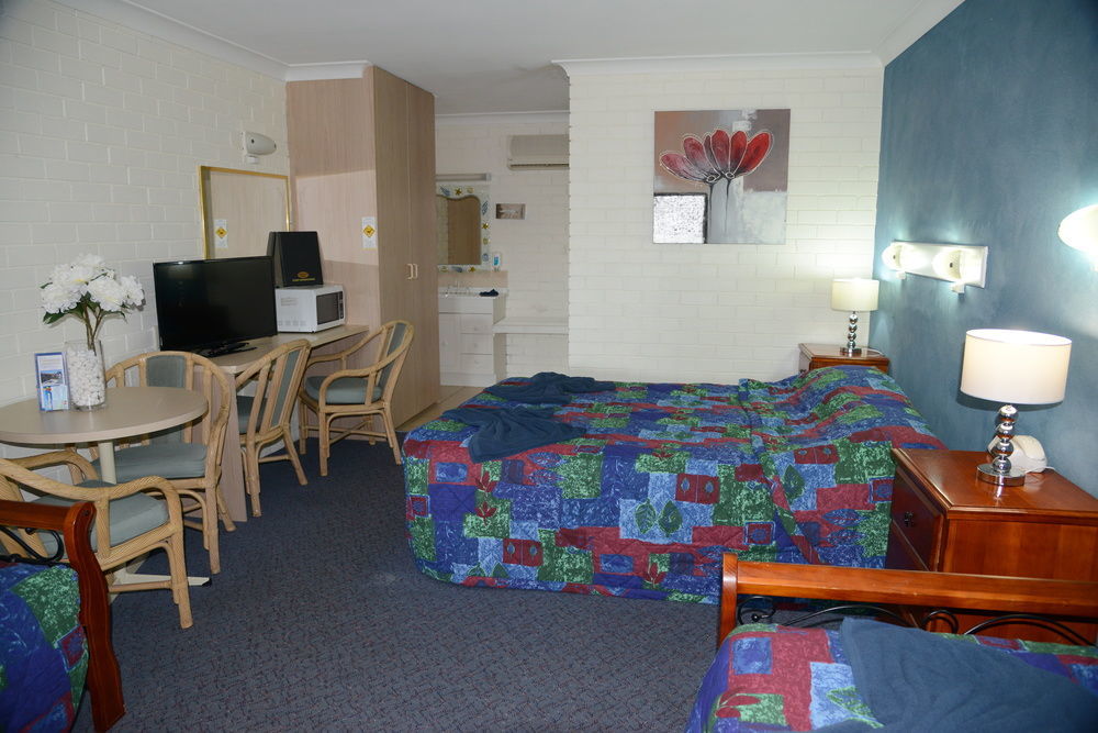 Cameo Inn Motel West Wyalong Bagian luar foto