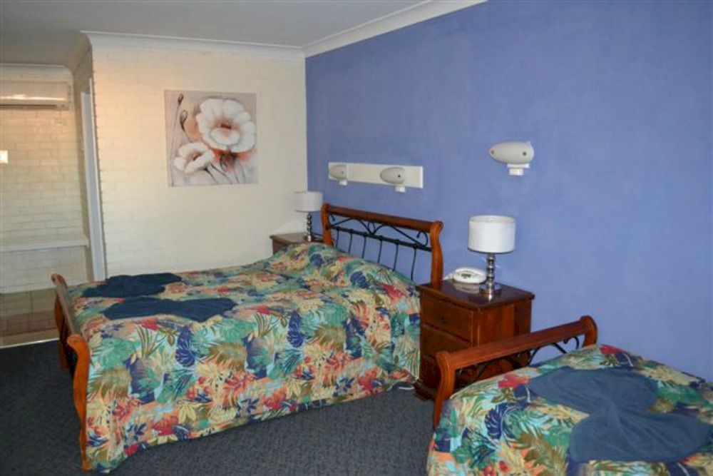 Cameo Inn Motel West Wyalong Bagian luar foto